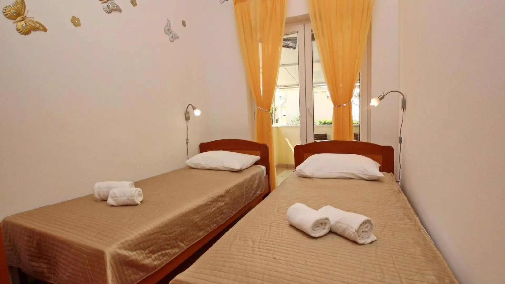 Appartement In Baska Mit Eigenem Balkon